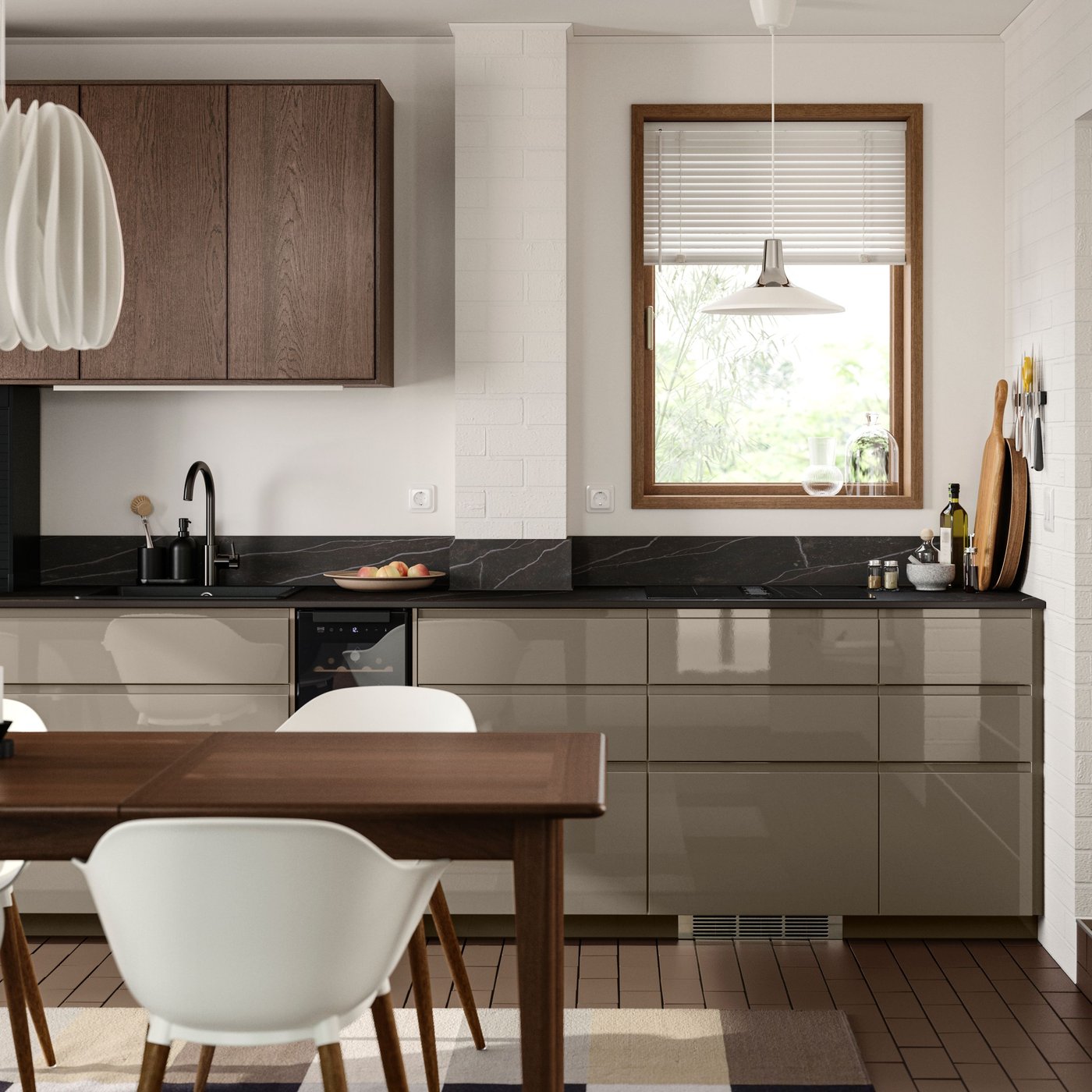 A modern dark kitchen has base cabinets with high-gloss dark grey-brown VOXTORP fronts and wall cabinets with brown SINARP fronts.