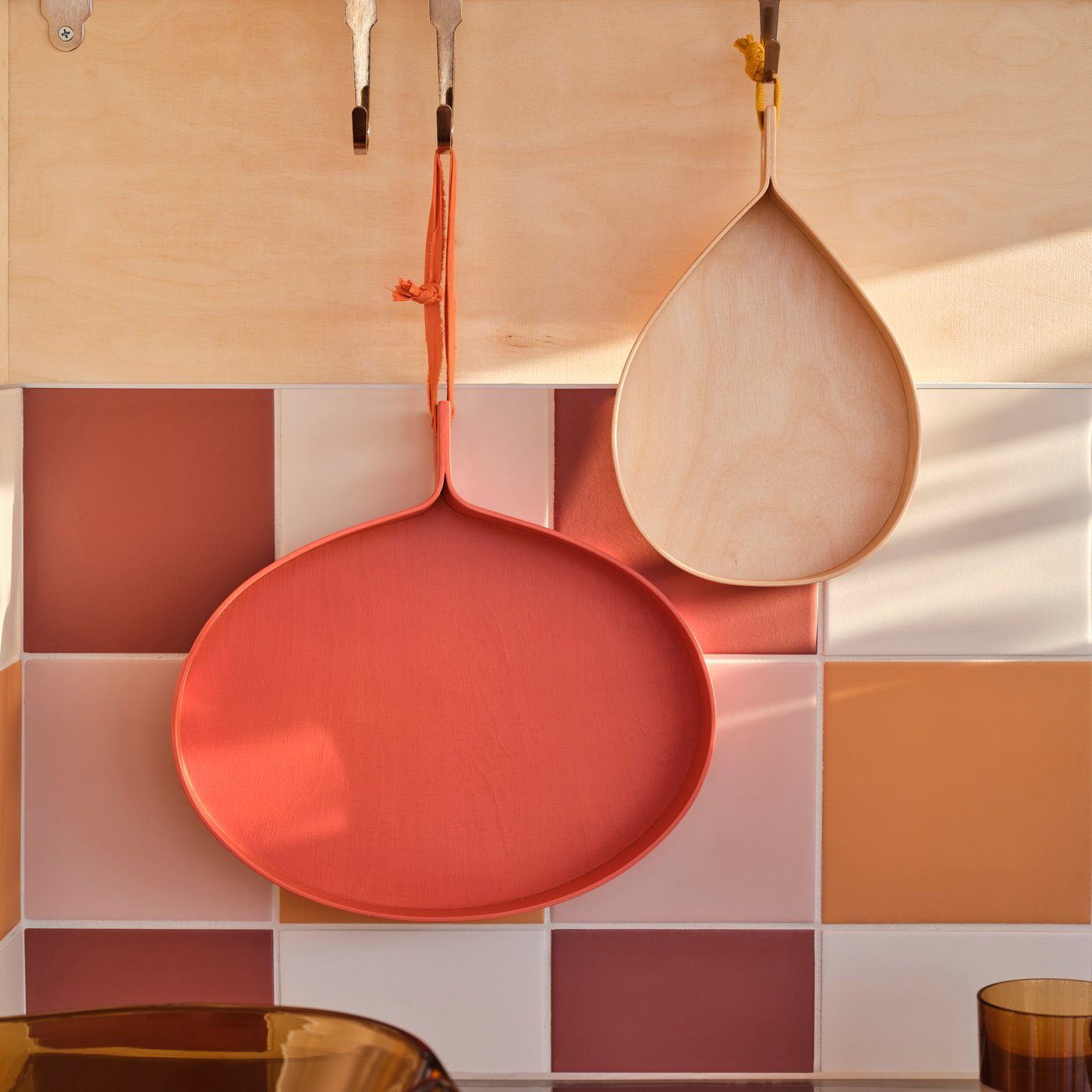 An orange/birch veneer OMMJÄNGE tray