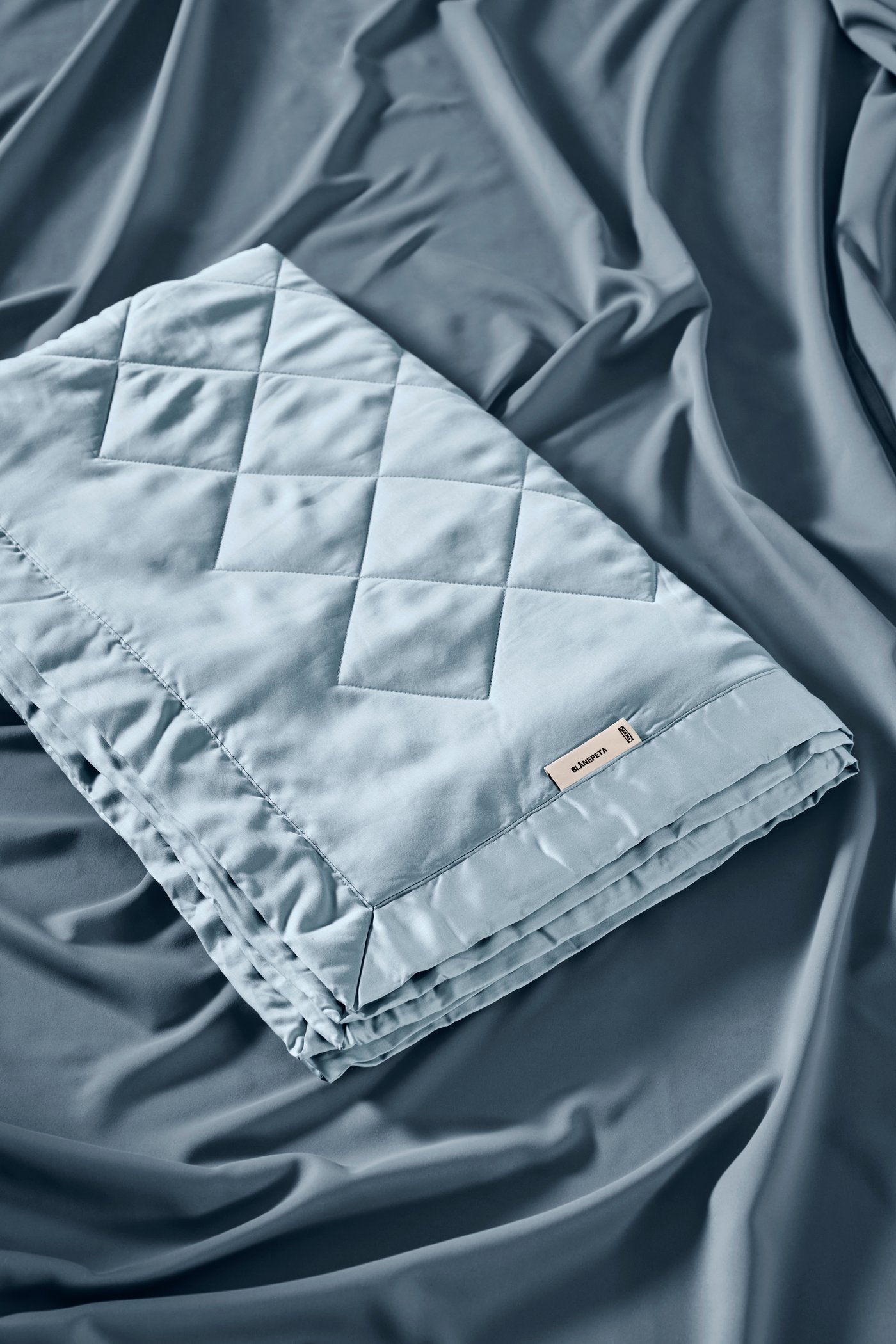 A light blue BLÅNEPETA duvet, cool