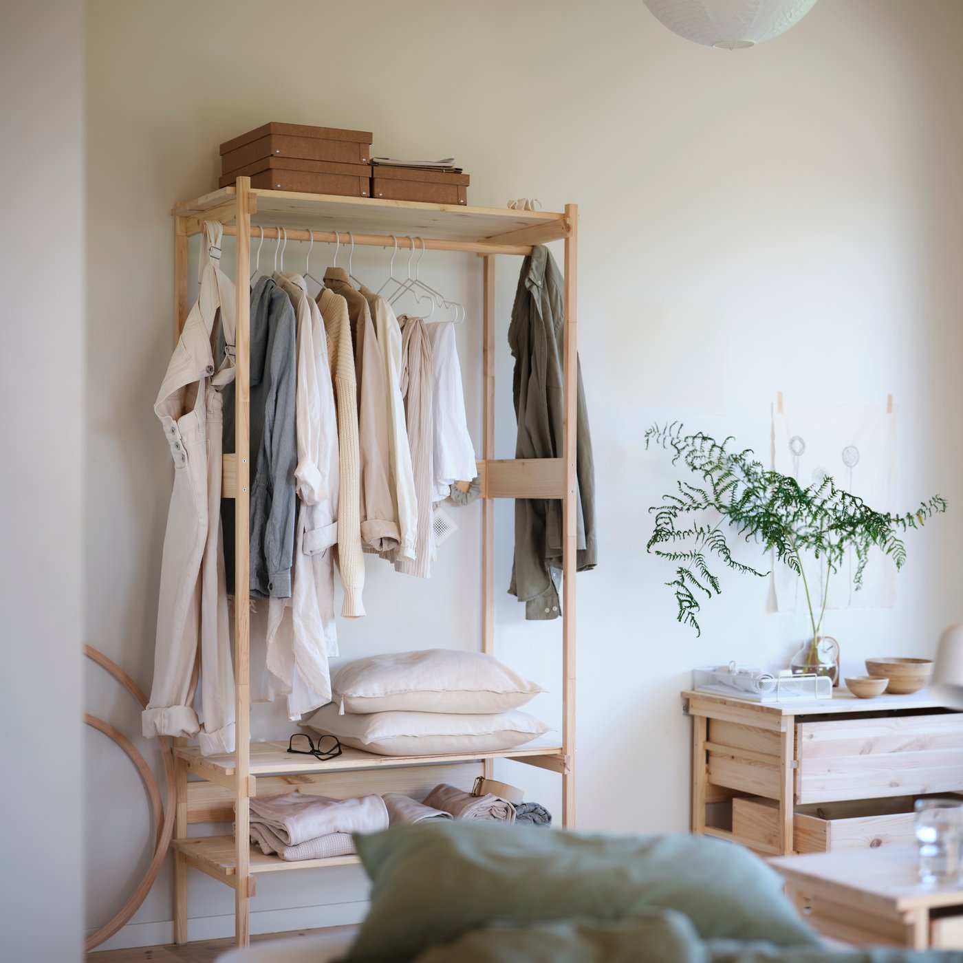 A white DRÖNJÖNS letter tray in the bedroom