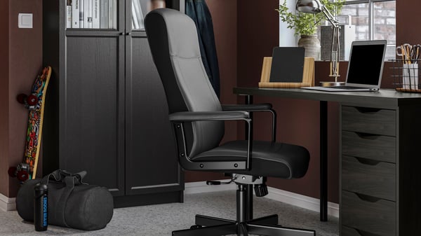 A Murum black MILLBERGET swivel chair