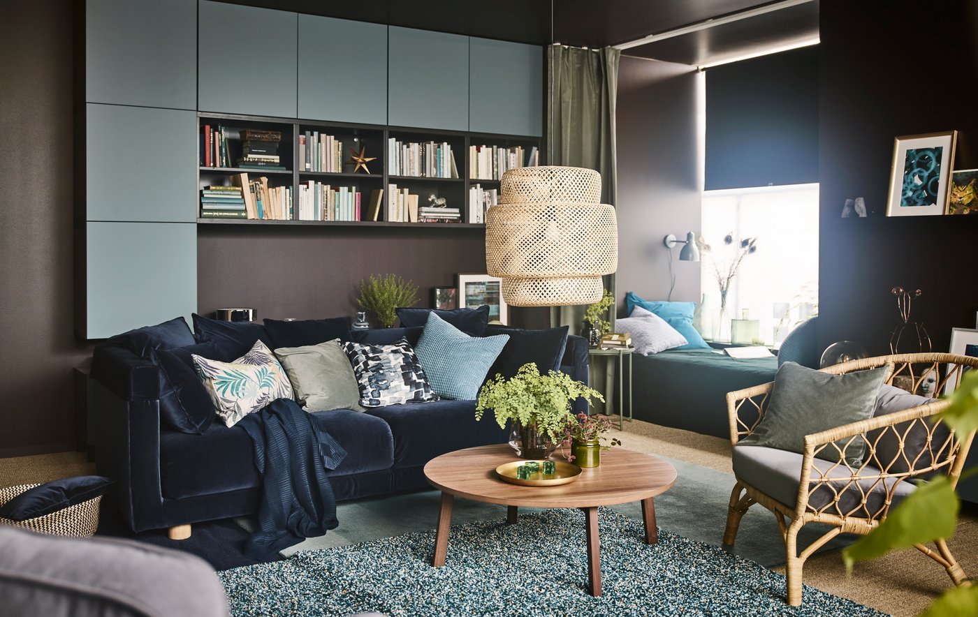 A dream living room for IKEA envisioned by Åsa Dyberg, one of Sweden’s top interior designers. The result is a cosy ‘do it all’ space with a velvet sofa in dark blue, a walnut coffee table, and a daybed with a green curtain that allows for privacy.