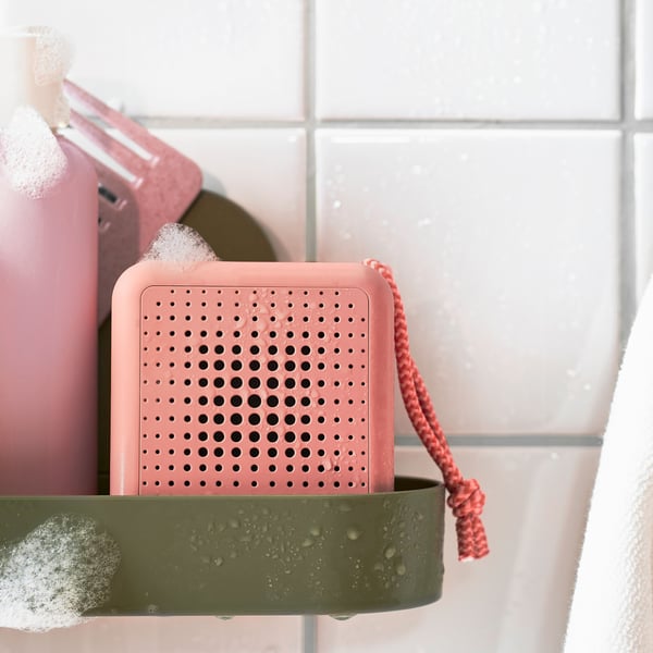 En vattentät/rosa VAPPEBY bärbar Bluetooth-högtalare.
