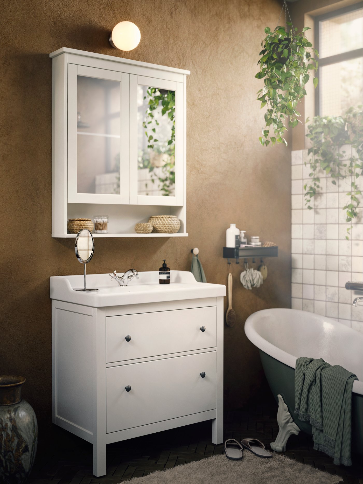 A bathroom with a HEMNES wash-stand with 2 drawers in white, a TRENSUM mirror in stainless steel and a HEMNES wall shelf.