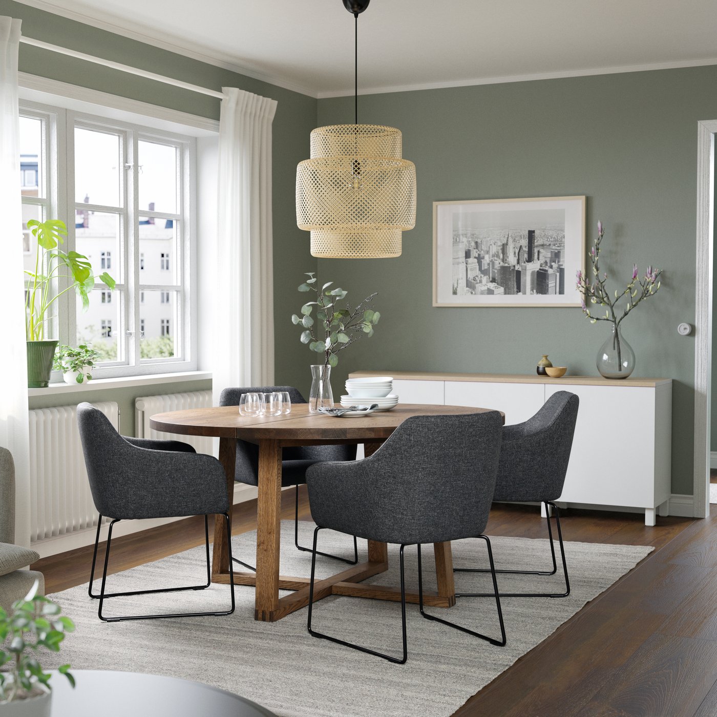 An oak veneer brown stained/Gunnared dark grey black MÖRBYLÅNGA table and 4 chairs in the dining room