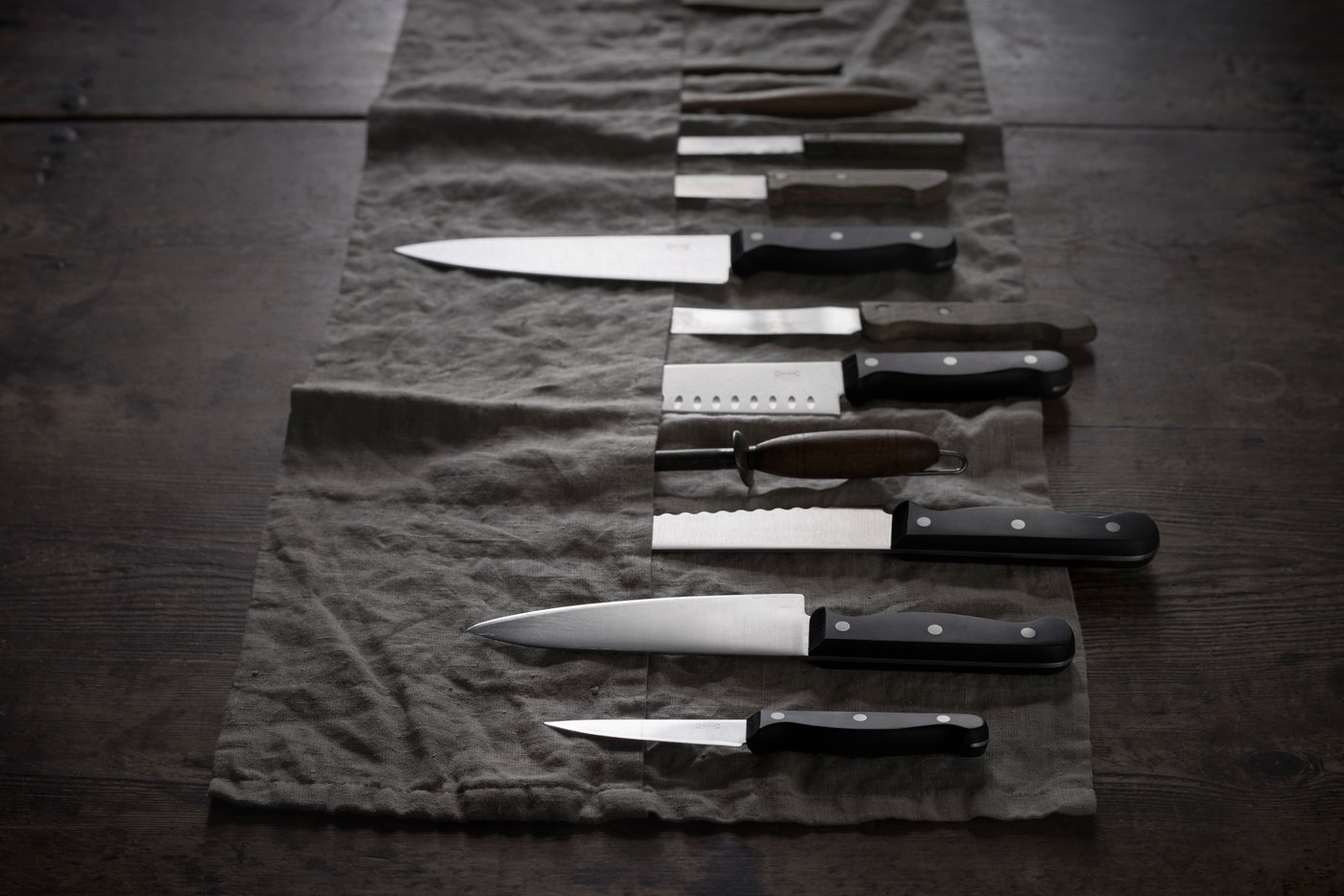 A dark grey VARDAGEN bread knife in the kitchen
