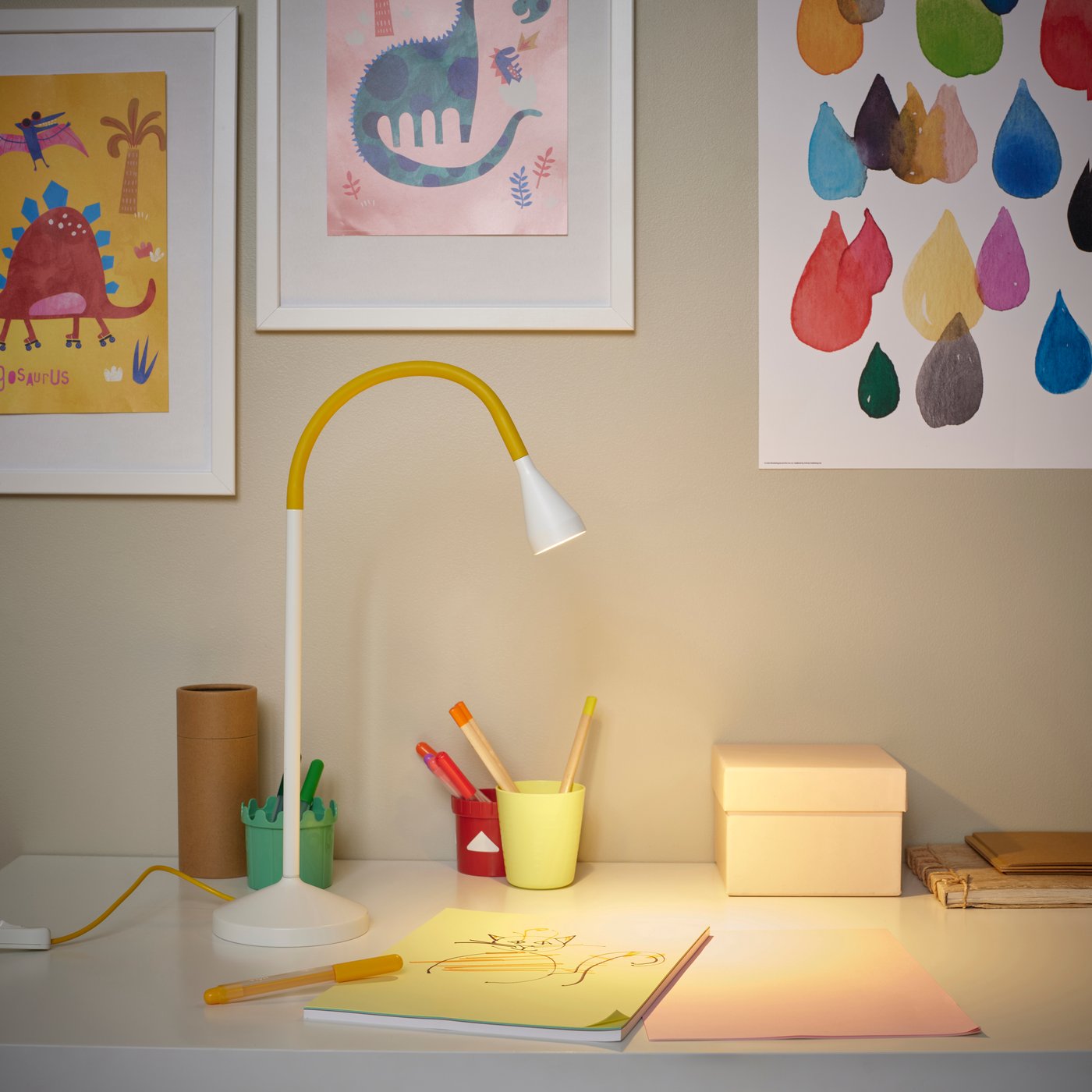 An yellow/white NÄVLINGE LED desk lamp