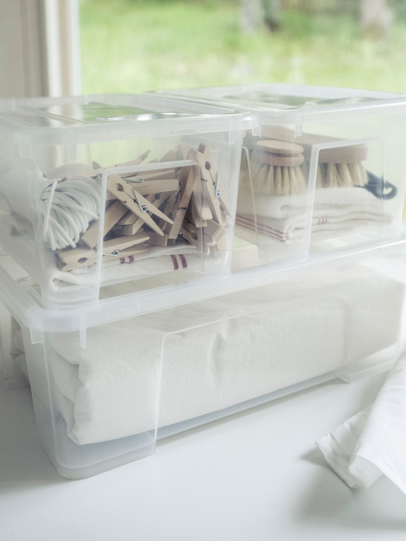 A transparent SAMLA box with lid in the NA