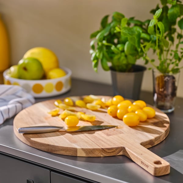 Un couteau utilitaire IKEA 365+ en acier inoxydable