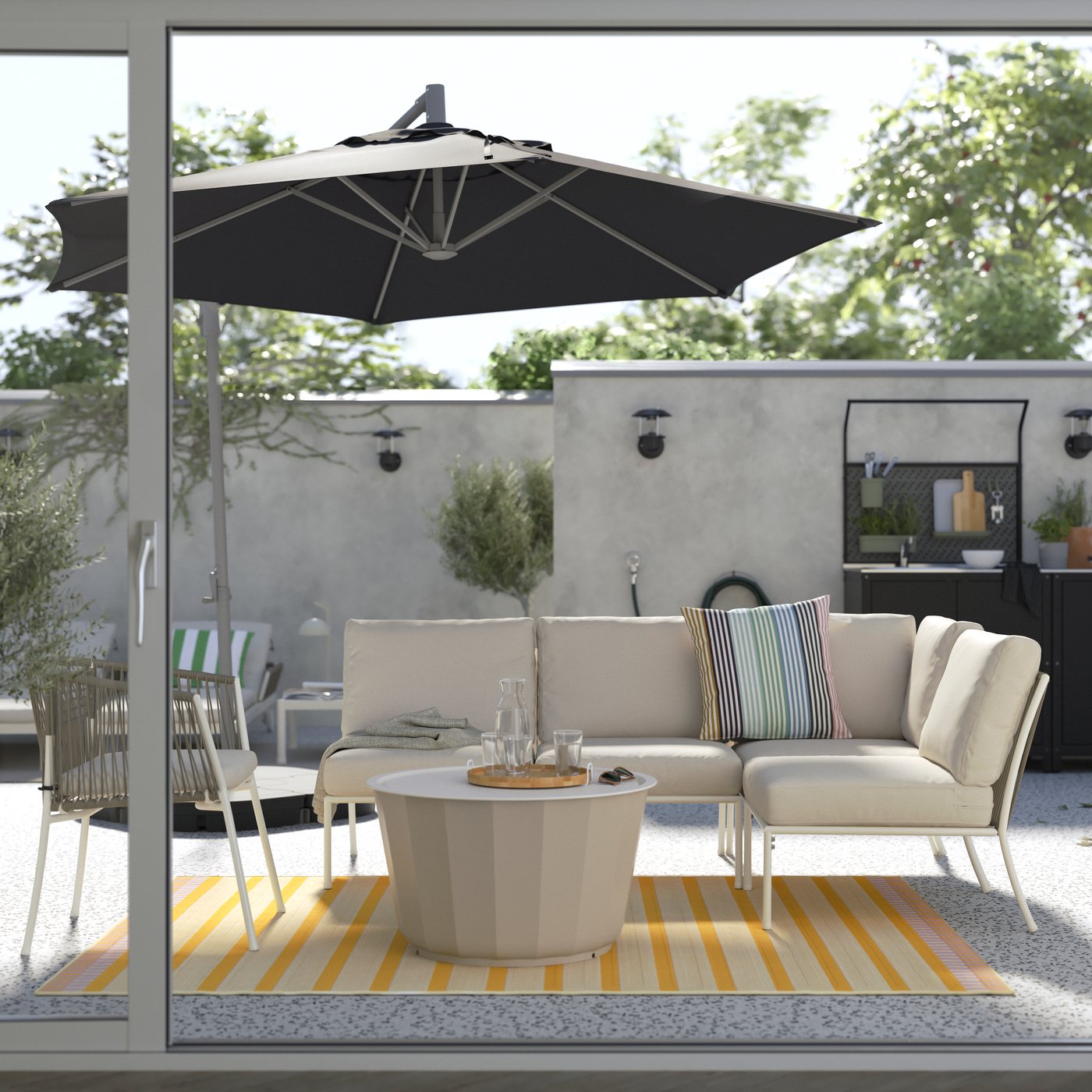 Un conjunto de 3 plazas LÅGASKÄR blanco/beige/Frösön/Duvholmen beige para exteriores