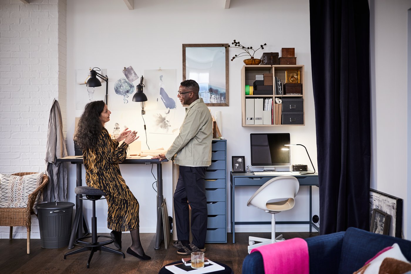 A grey-turquoise ALEX desk in the home office