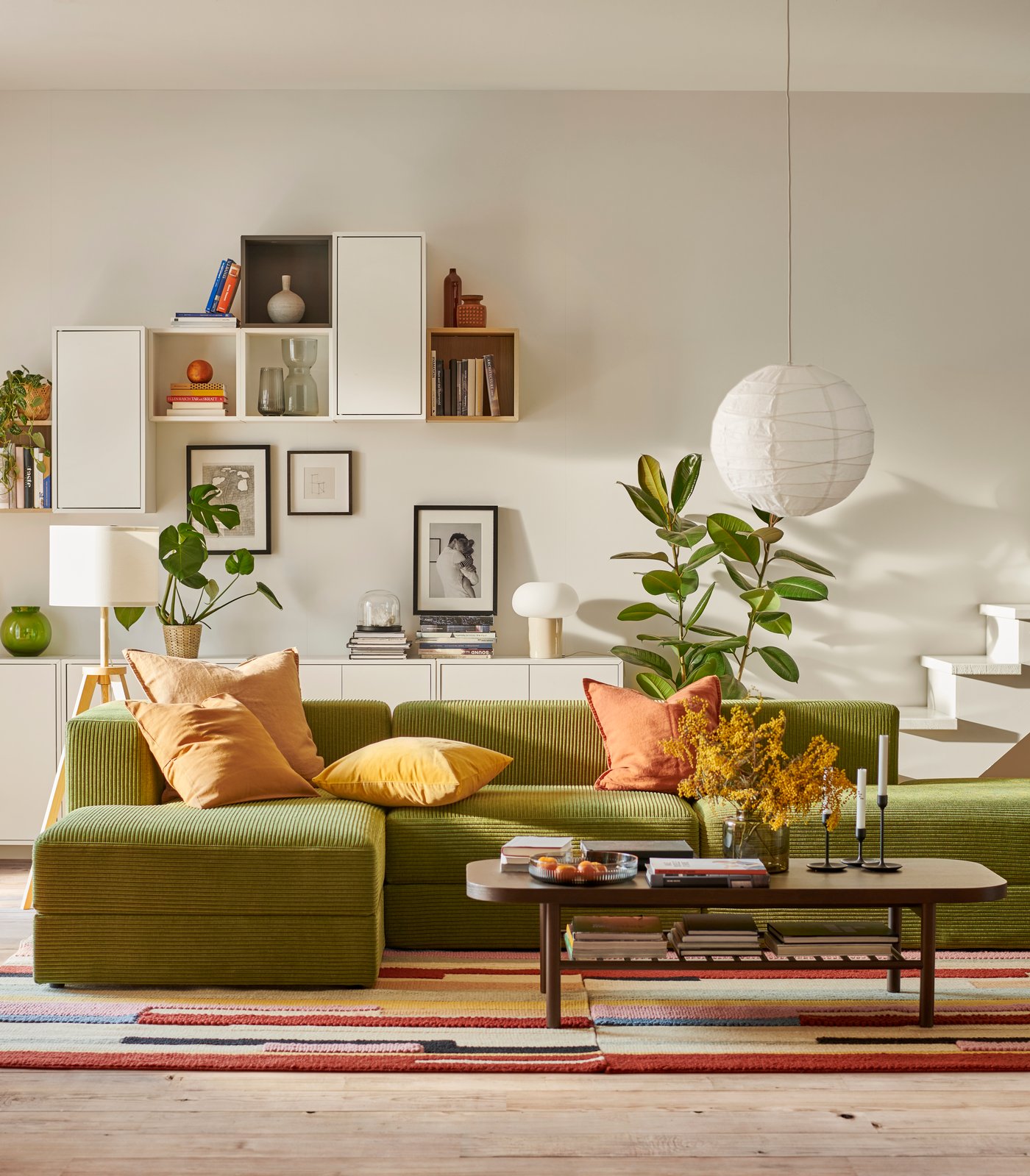 A JÄTTEBO 3.5-seat sofa with chaise longues and EKET wall-mounted cabinets are in a mid-century modern style living room.