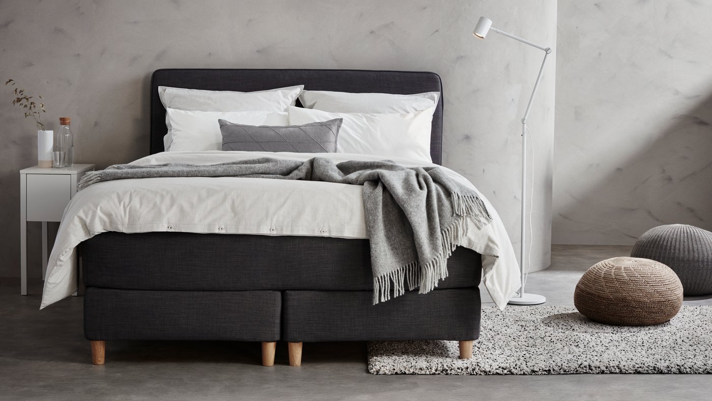 A white NORDLI bedside table in the bedroom