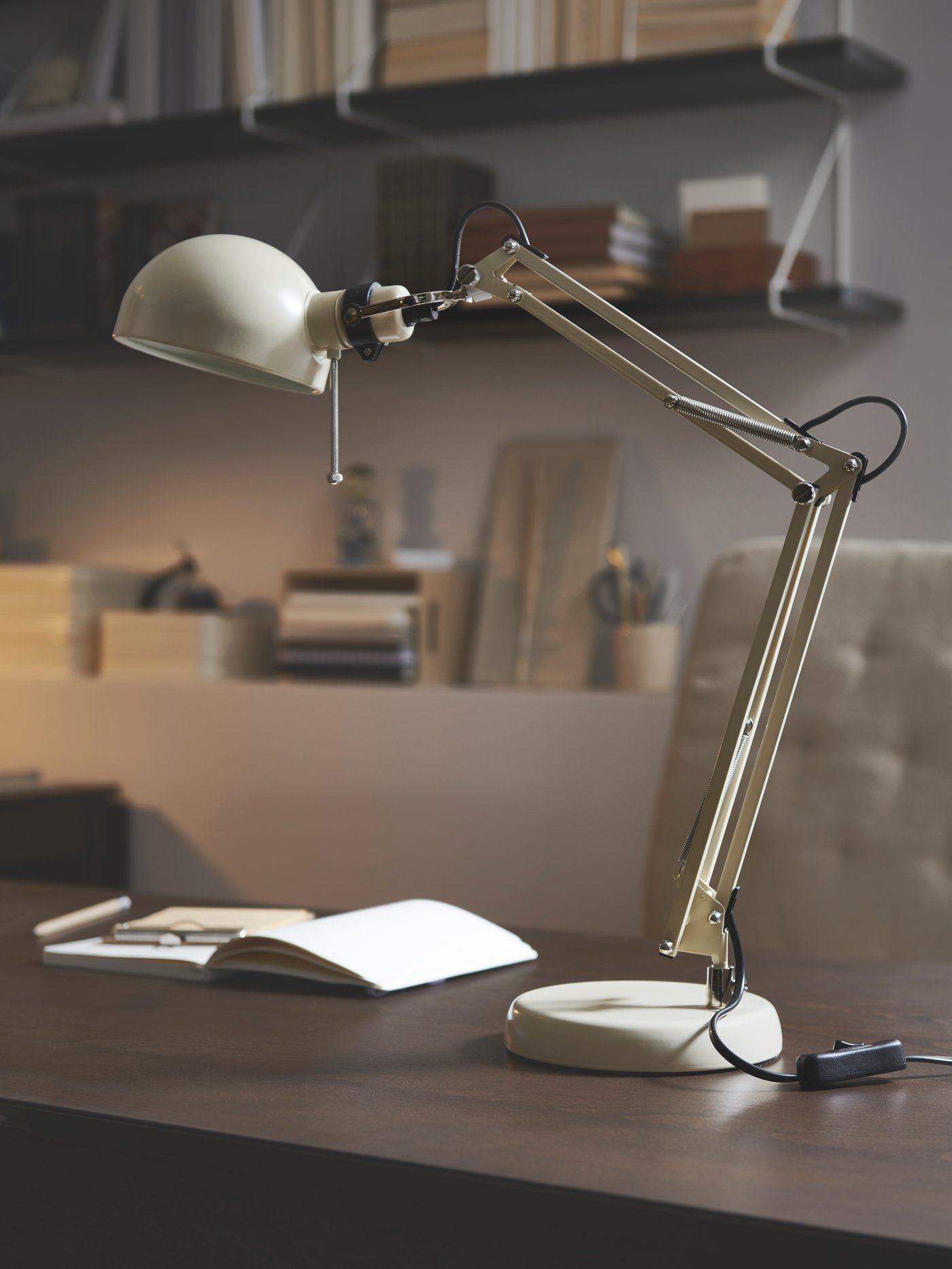 Schreibtischlampe aus unserer FORSÅ Serie.