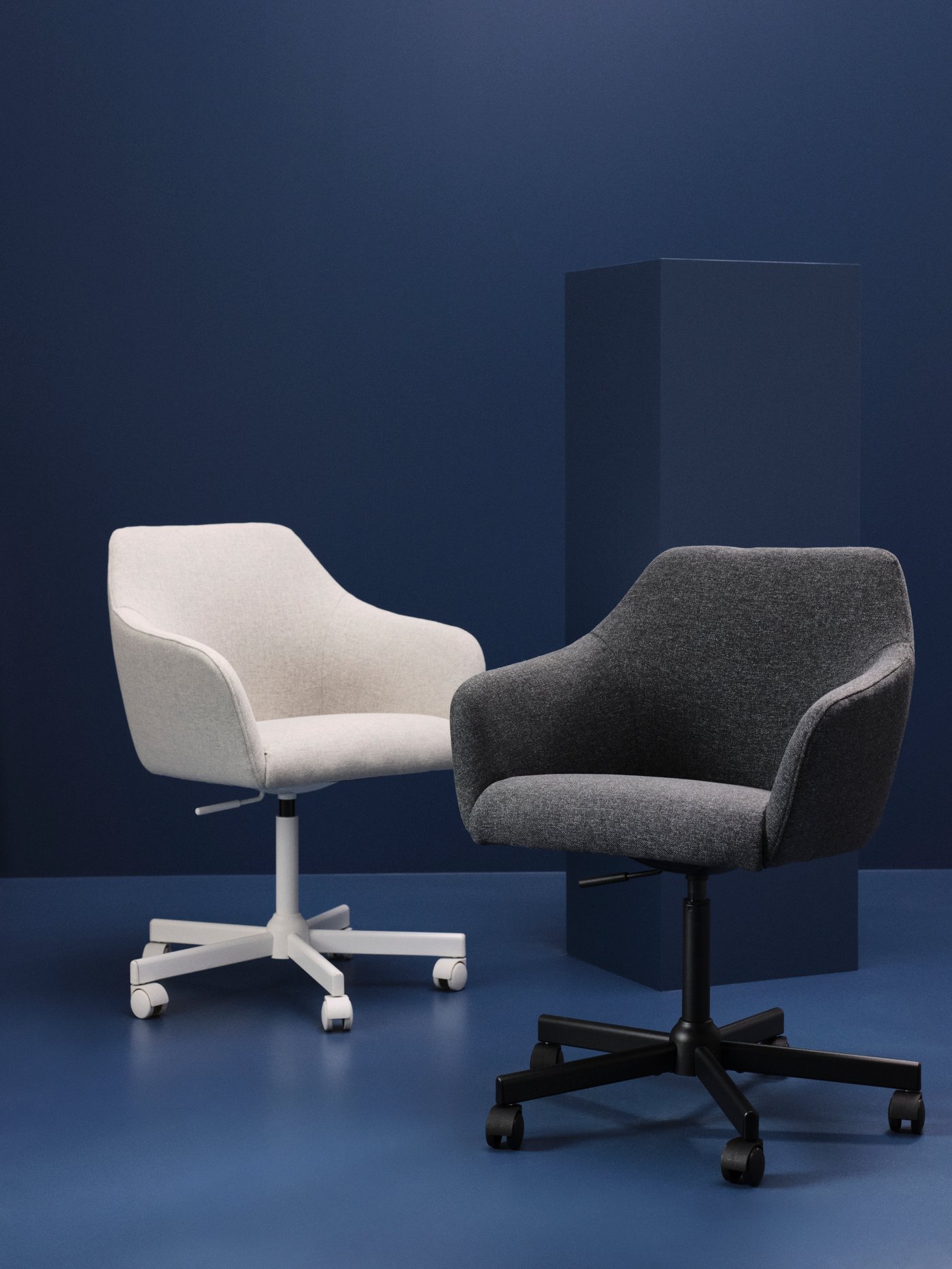 A Gunnared beige/white MALSKÄR swivel chair in the NA