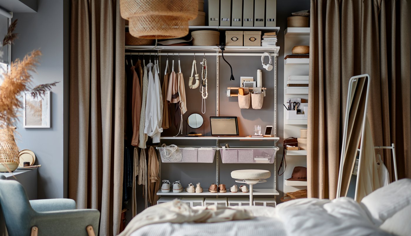 A white KVISSLE magazine file in the bedroom