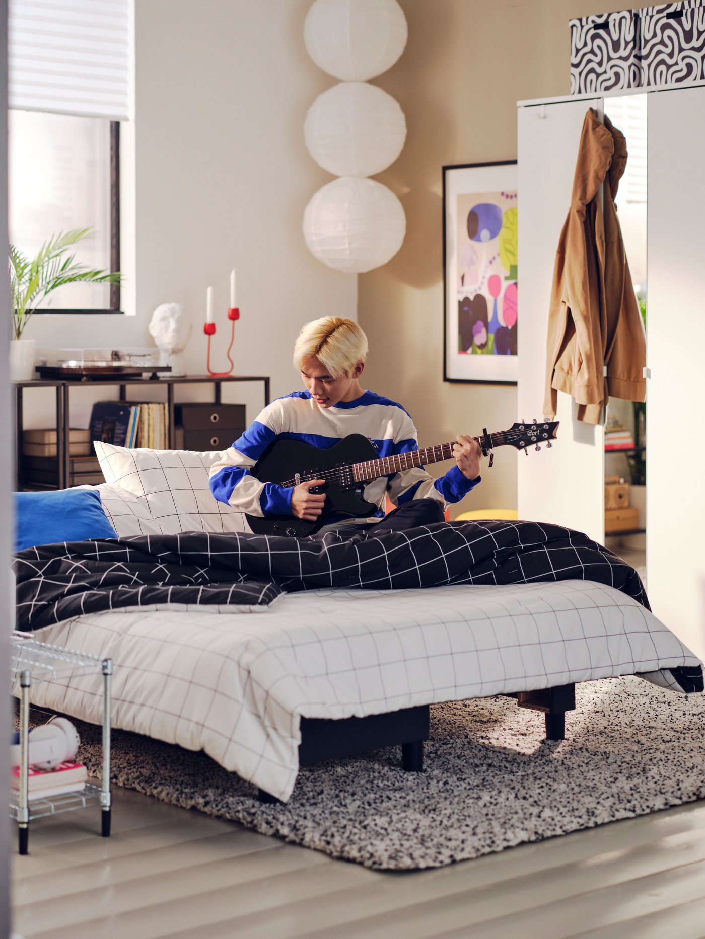 A white VINDUM rug, high pile in the bedroom