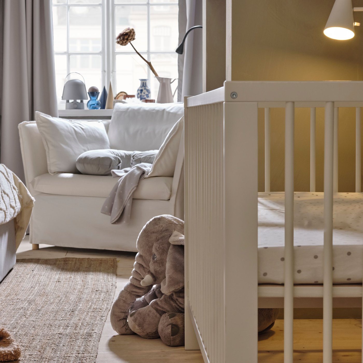 A white GULLIVER cot