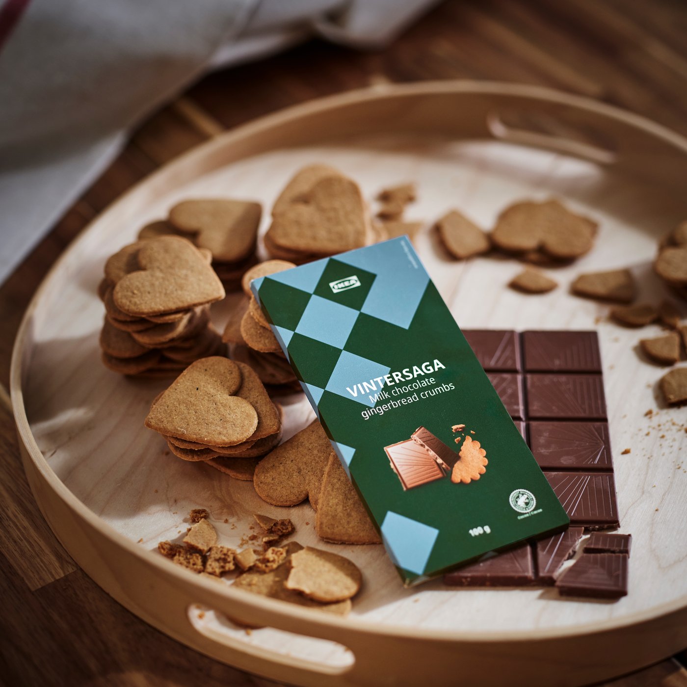 A gingerbread crumbs Rainforest Alliance Certified VINTERSAGA milk chocolate tablet