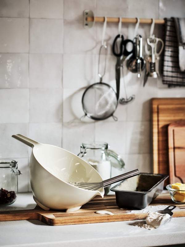 A beige VISPNING mixing bowl