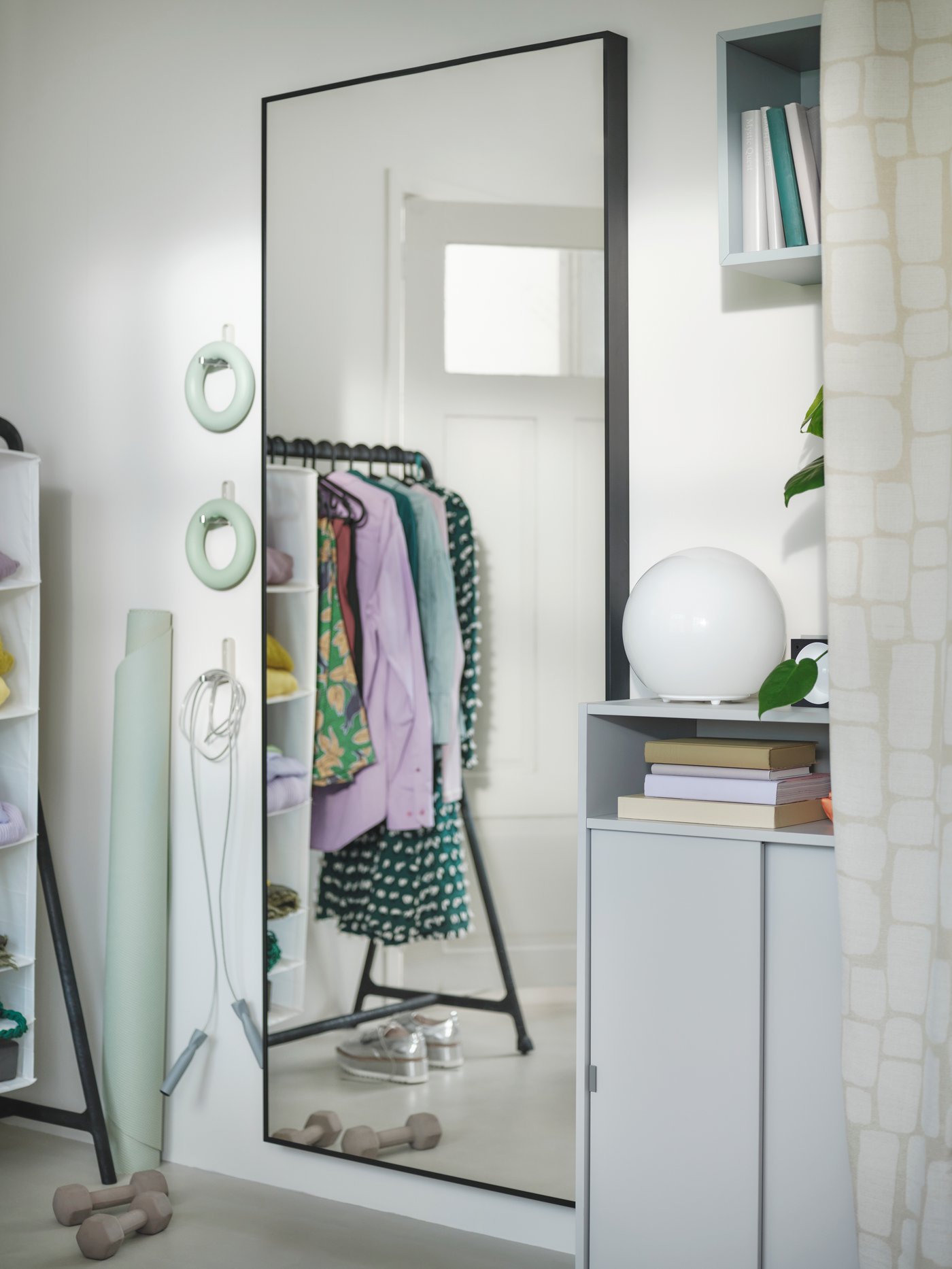 A white FADO table lamp