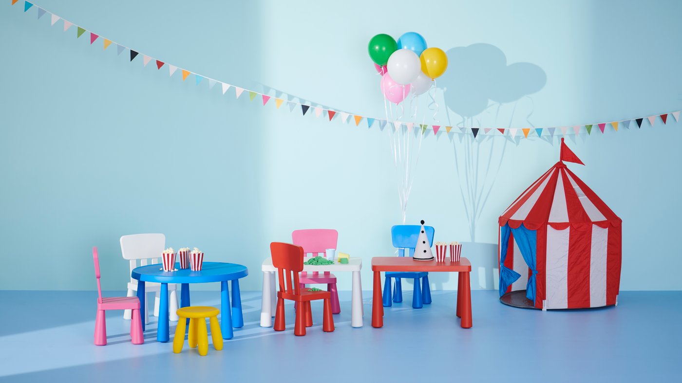 Une table d'enfant MAMMUT blanche pour l'intérieur et l'extérieur