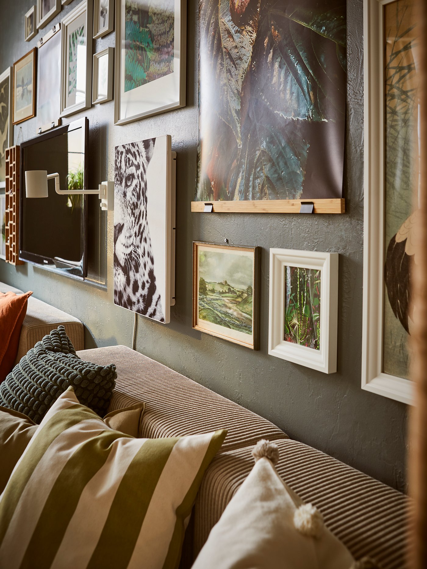 A white/smart SYMFONISK picture frame with WiFi speaker