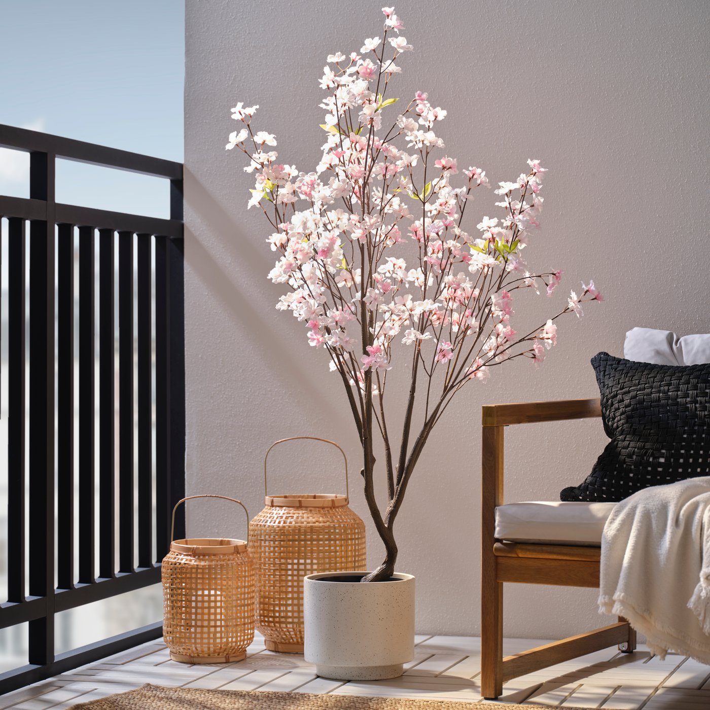 An in/outdoor cherry-blossoms FEJKA artificial potted plant