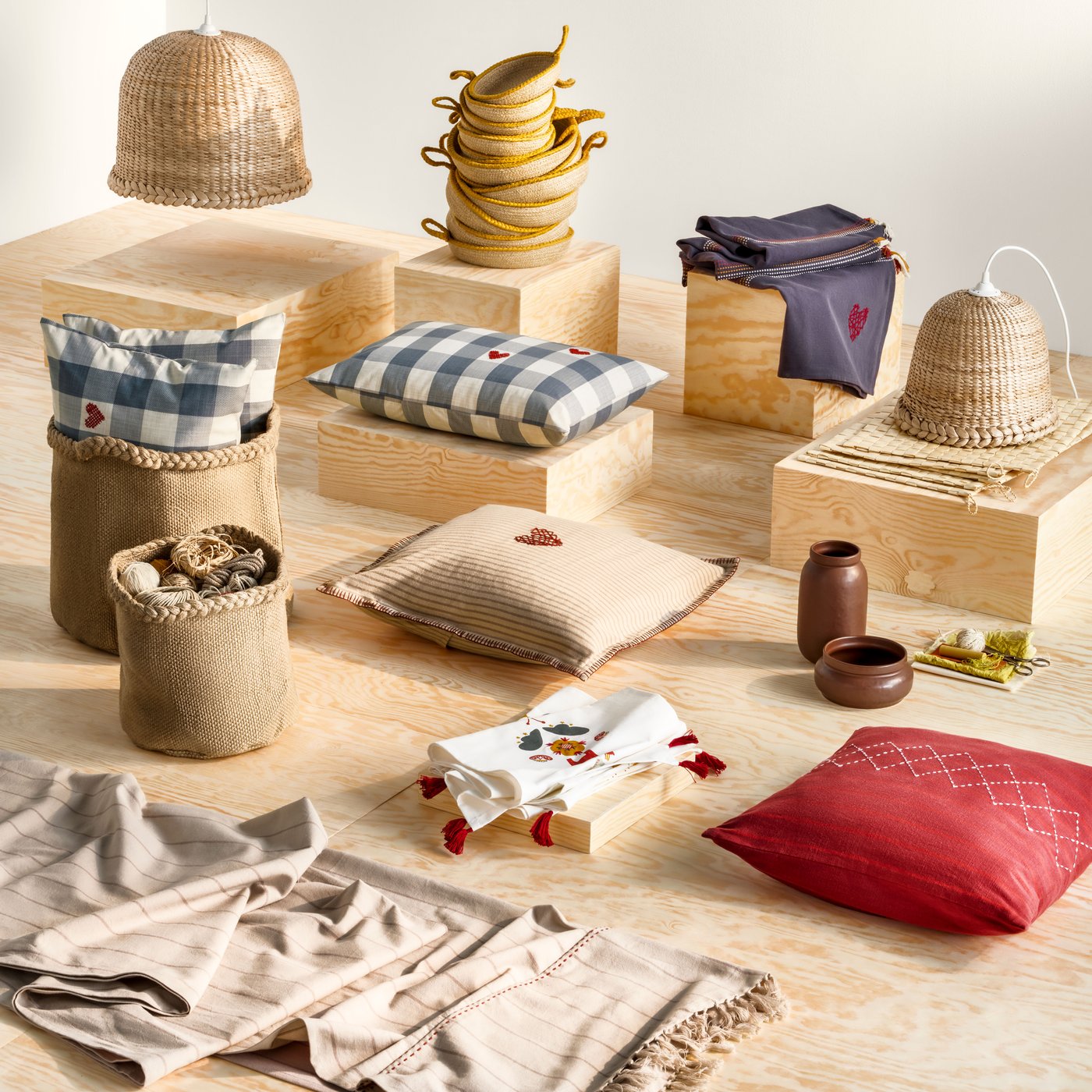An yellow jute MÄVINN basket in the NA