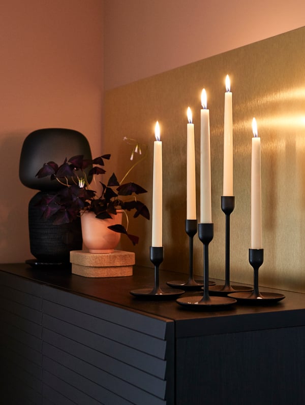 A black SYMFONISK table lamp with WiFi speaker in the dining room