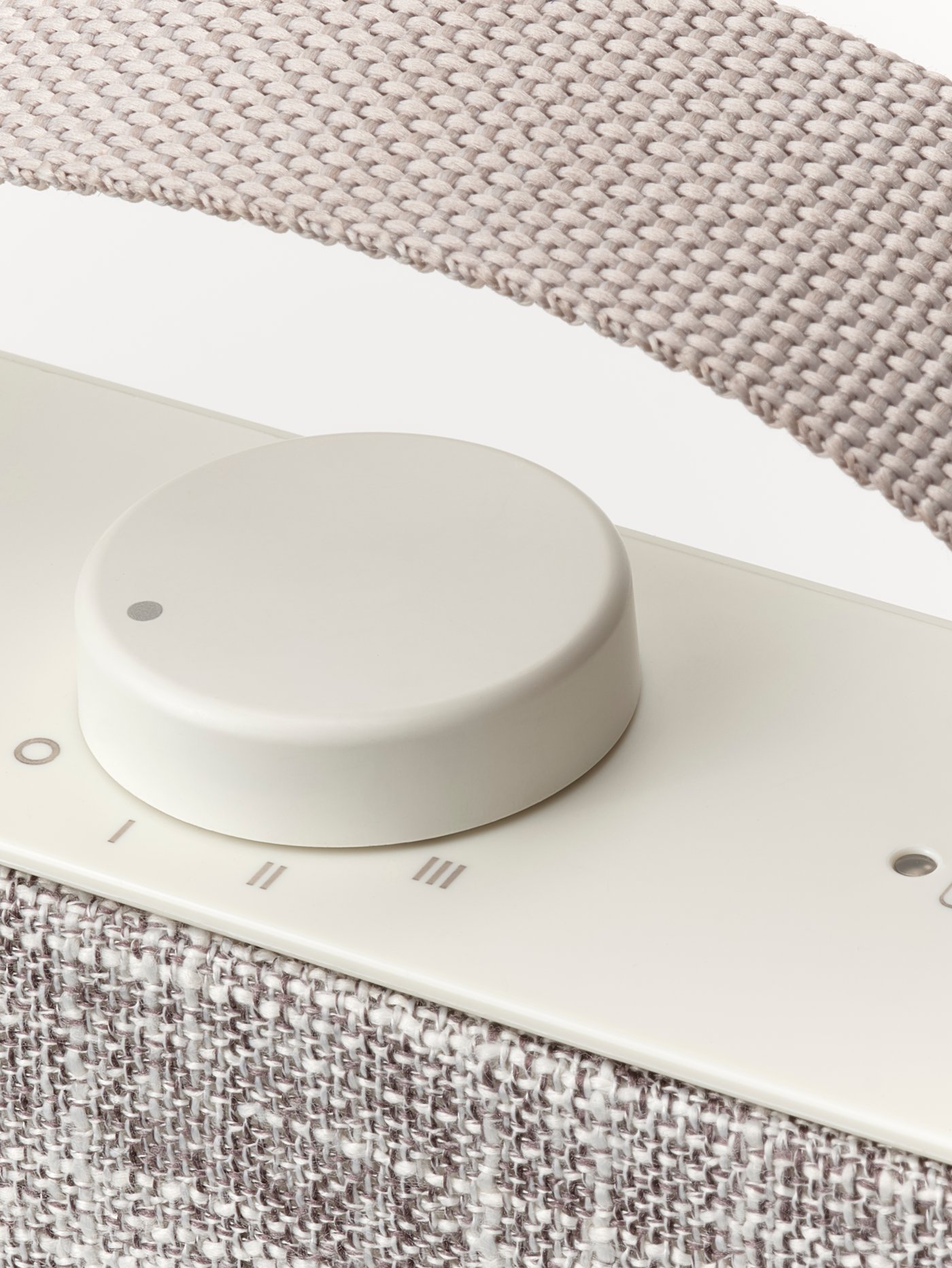 A close-up of the dial of a white FÖRNUFTIG air purifier showing the three different speeds.