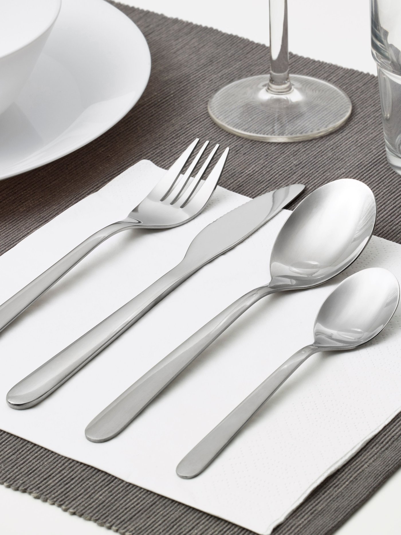 A MOPSIG 16-piece cutlery set