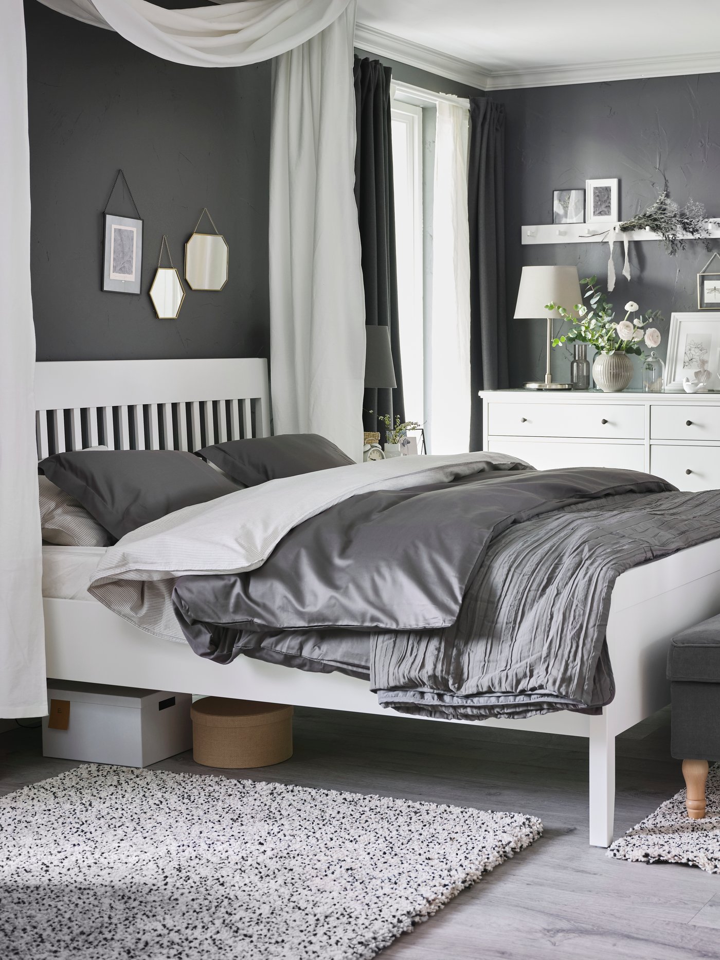 A white IDANÄS chest of 6 drawers in the bedroom
