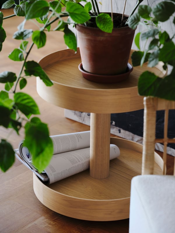 Soporte para plantas de madera de la nueva colección STOCKHOLM.