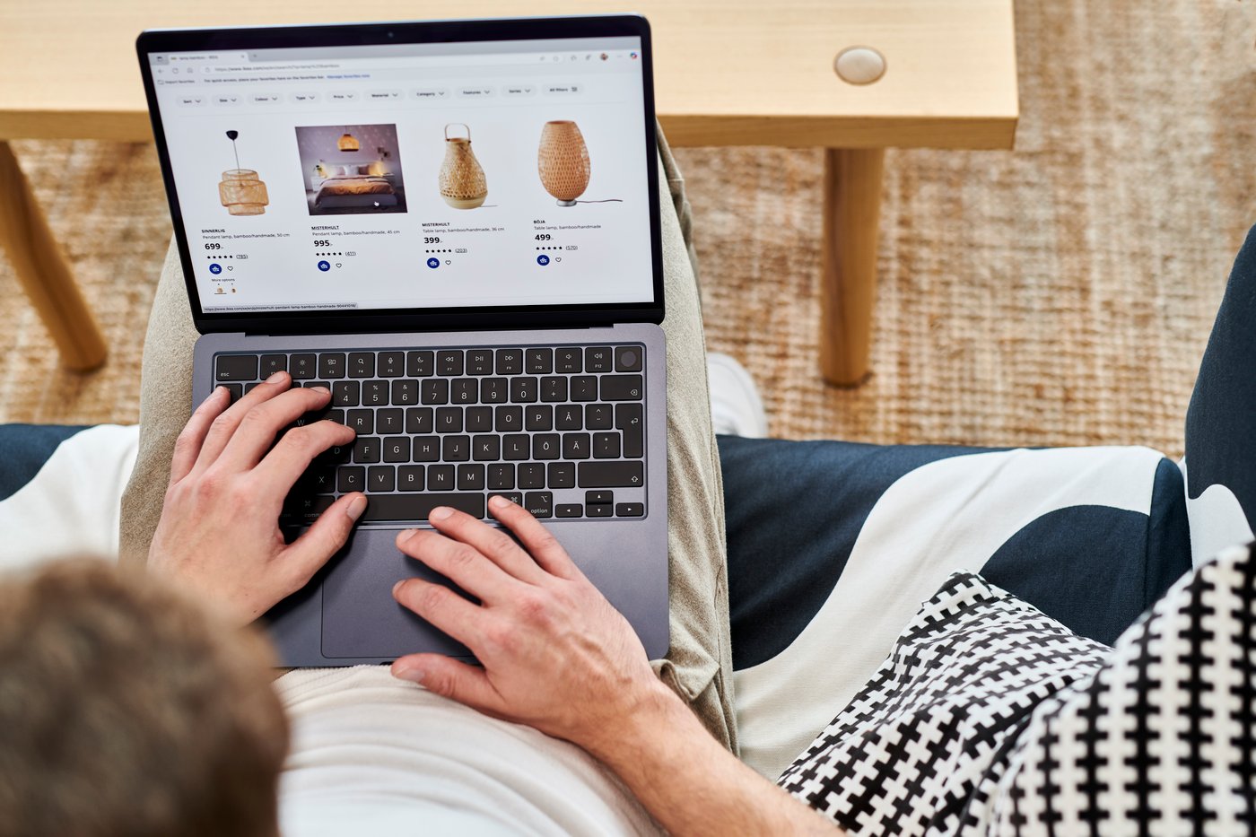 Two people browsing ikea web