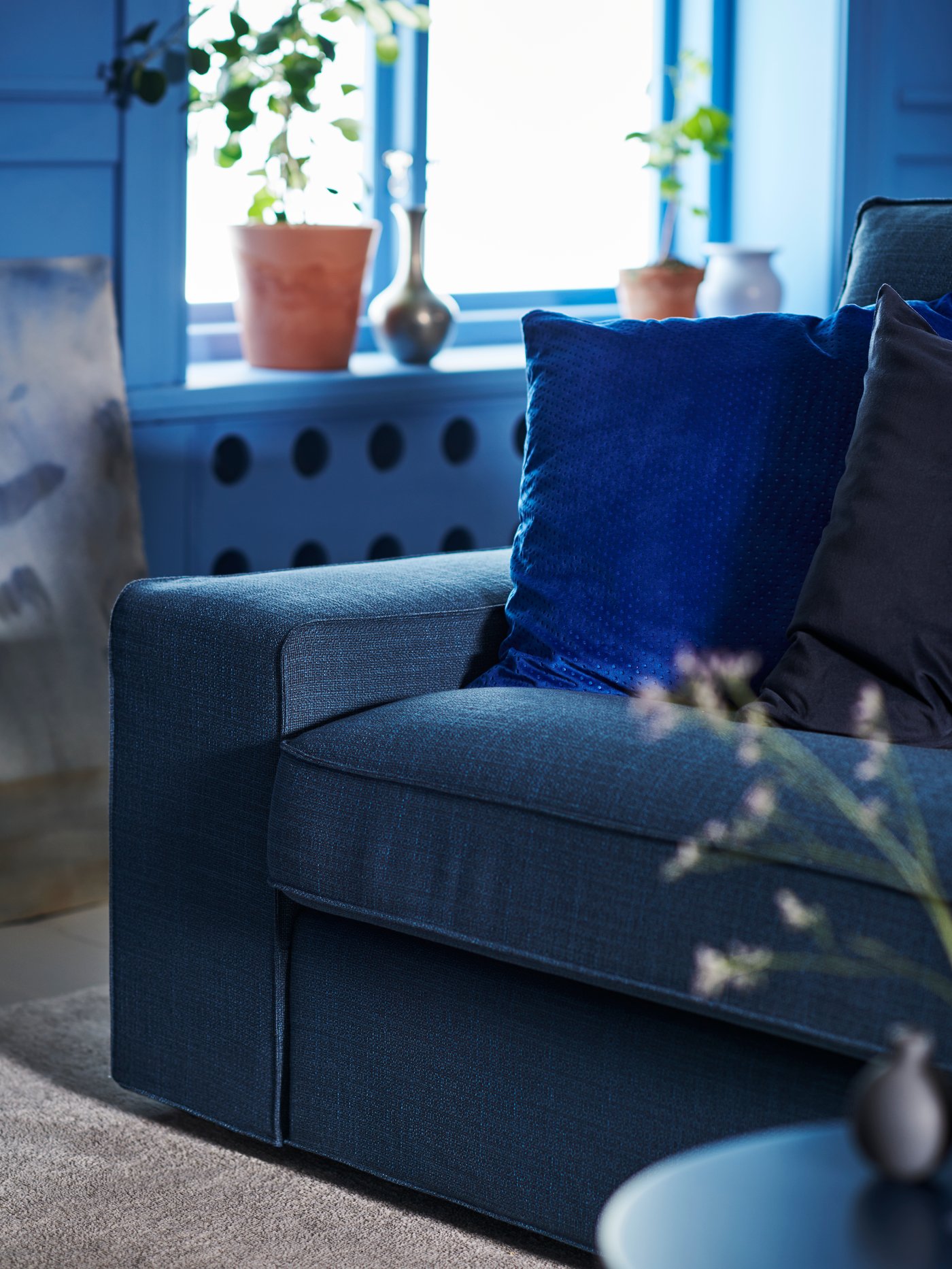 A KIVIK so3 Hillared dark blue  in the living room