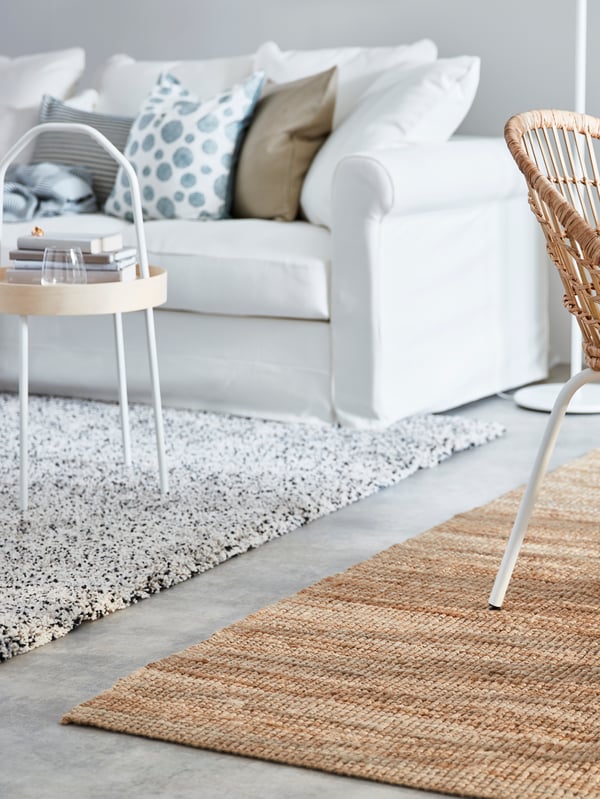 A white VINDUM rug, high pile in the dining room