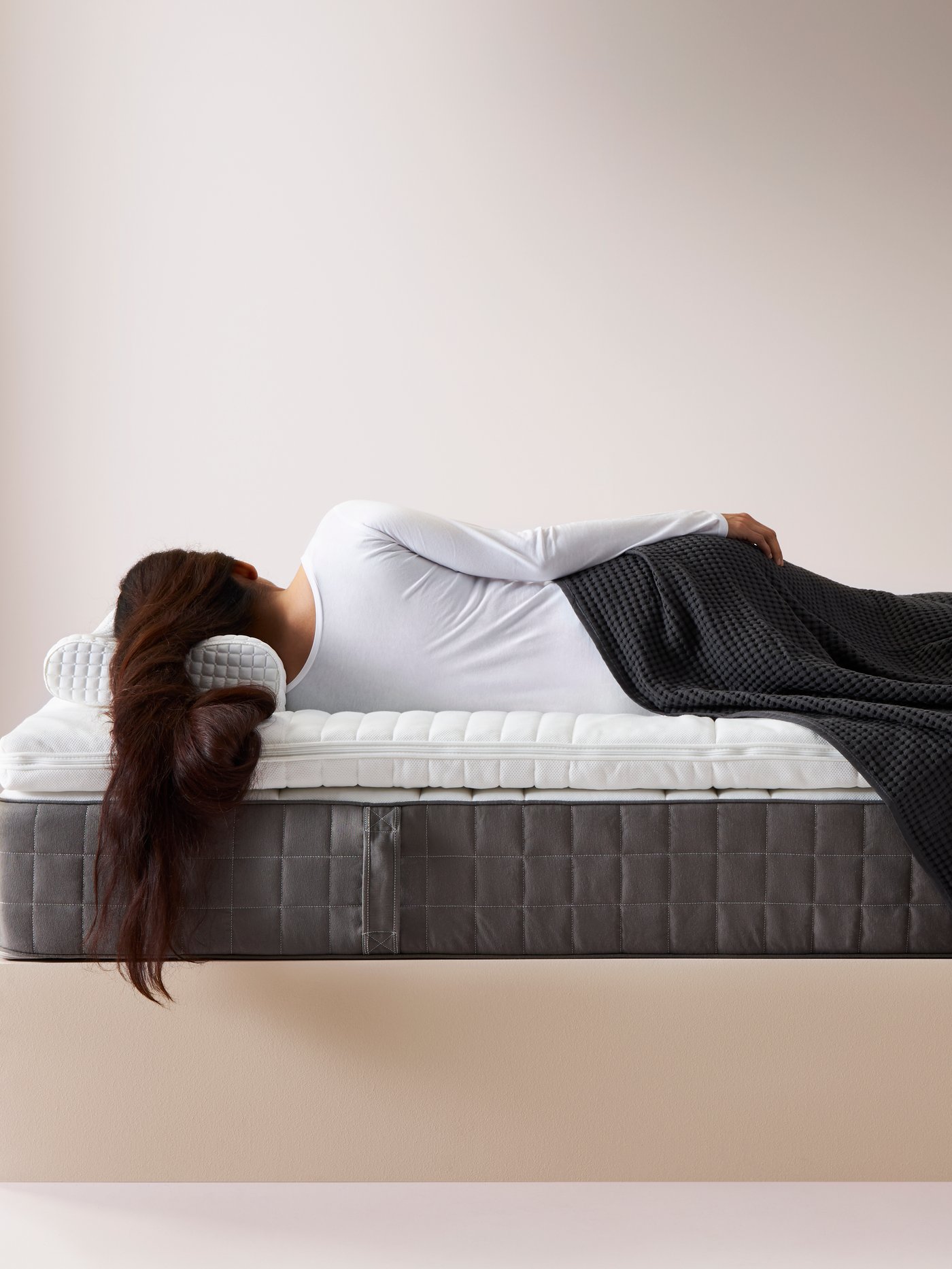 A firm/dark grey HÖVÅG pocket sprung mattress in the bedroom.
