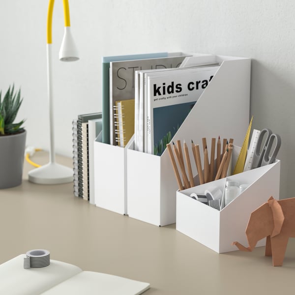 A white FJÄDERHARV magazine file