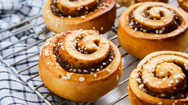 A frozen KAFFEREP cinnamon bun