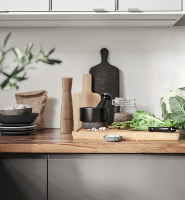 A bamboo APTITLIG butcher's block