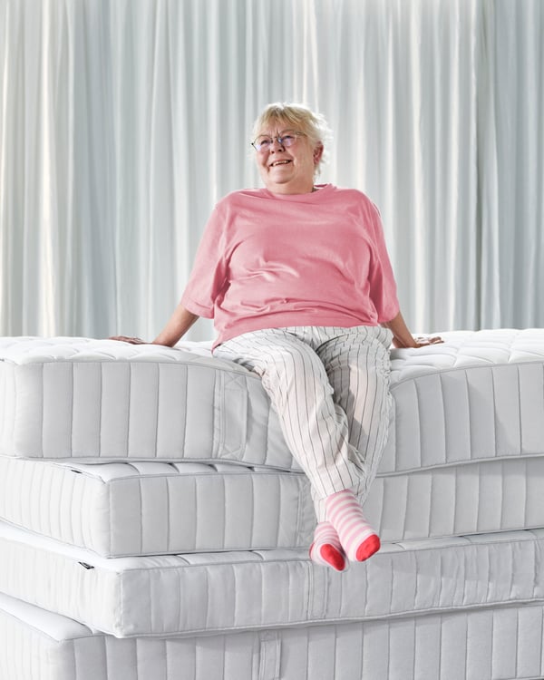 A medium firm/white VESTERÖY pocket sprung mattress