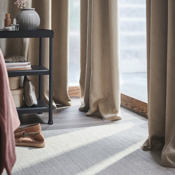 A grey VANLIGEN vase in the bedroom