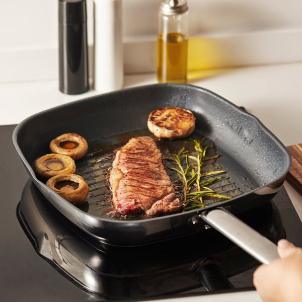 A stainless steel/non-stick coating IKEA 365+ grill pan