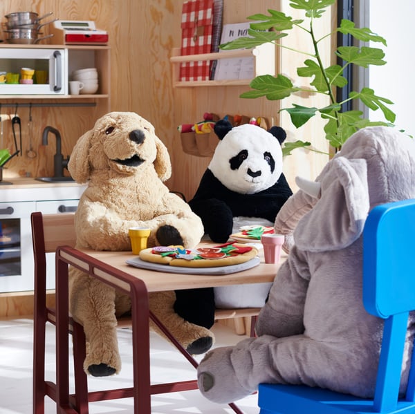 A pizza/multicolour DUKTIG 24-piece pizza set in the childrens room