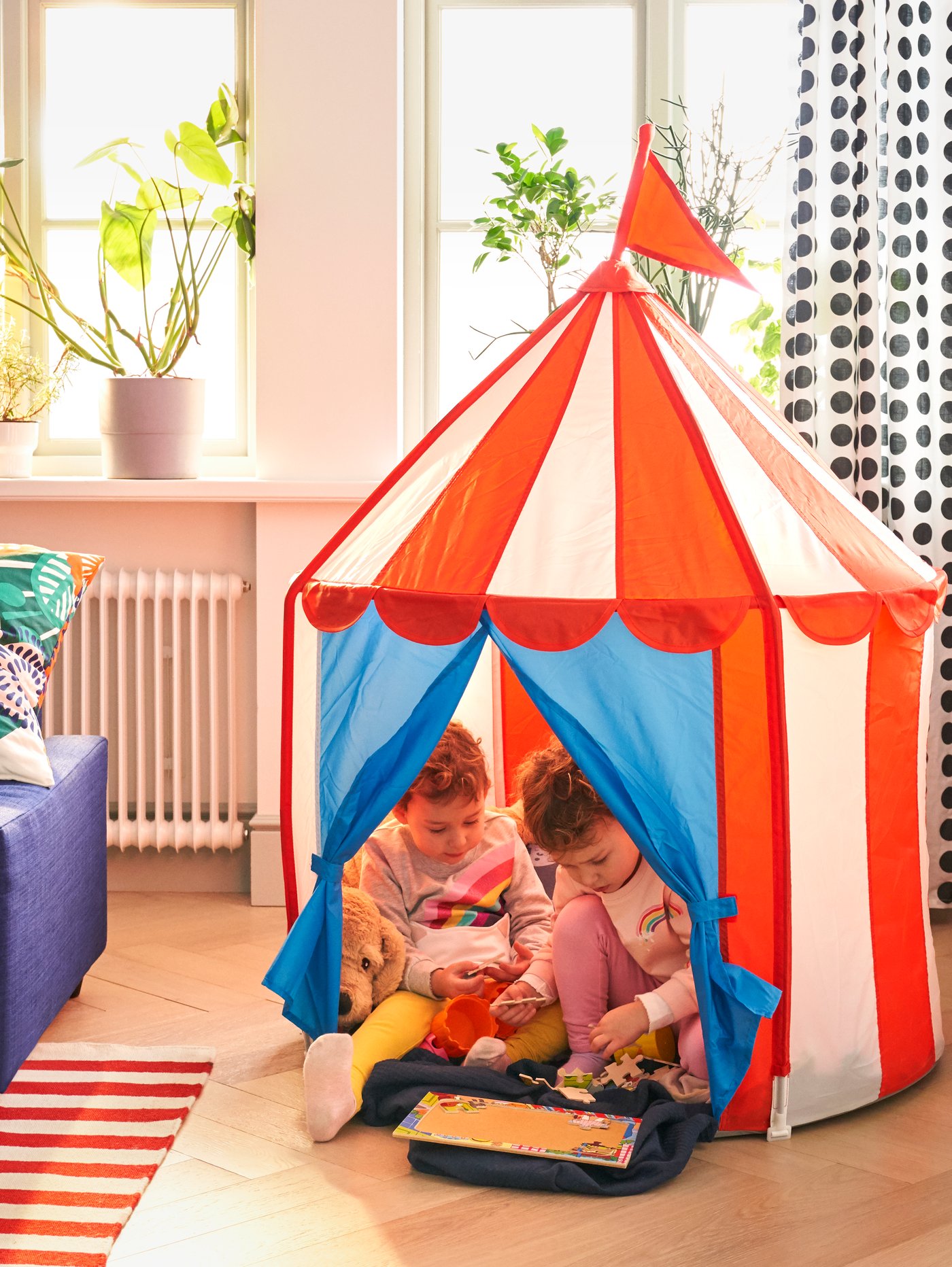 A white/black SKÄGGÖRT fabric in the childrens room