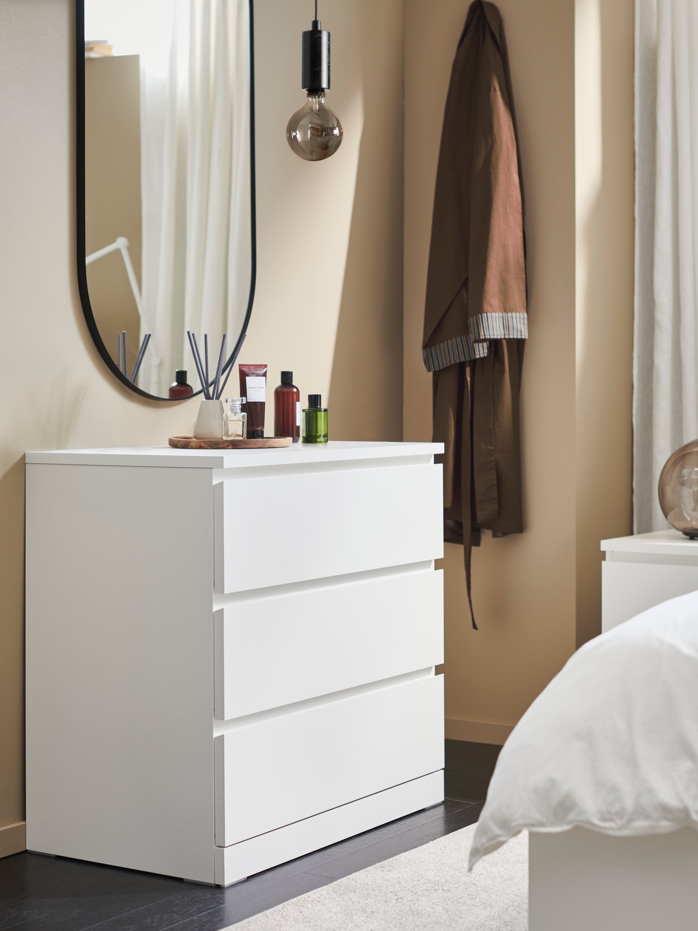 MALM drawers in a bedroom