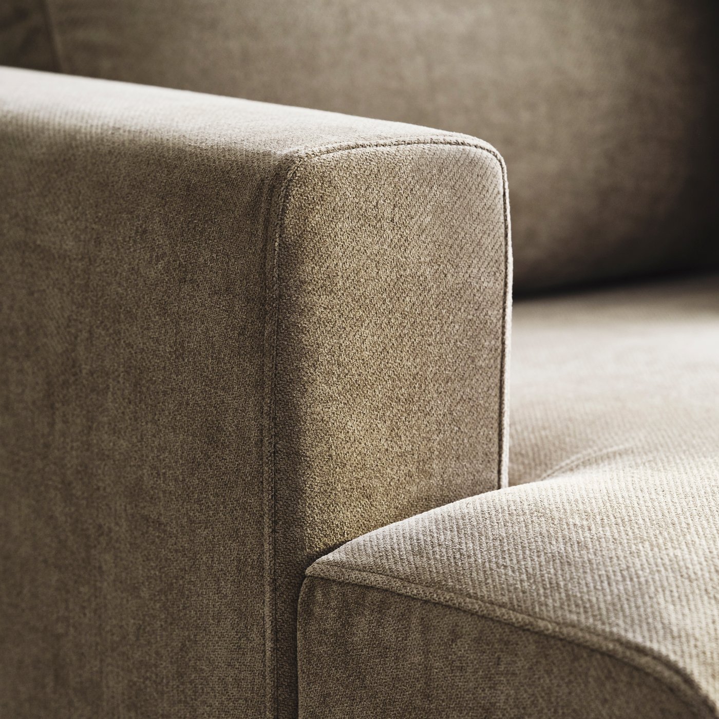 Ein braun-beiges 3-Sitzer-Modulsofa «UPPÅKRA» von Johanneshov.