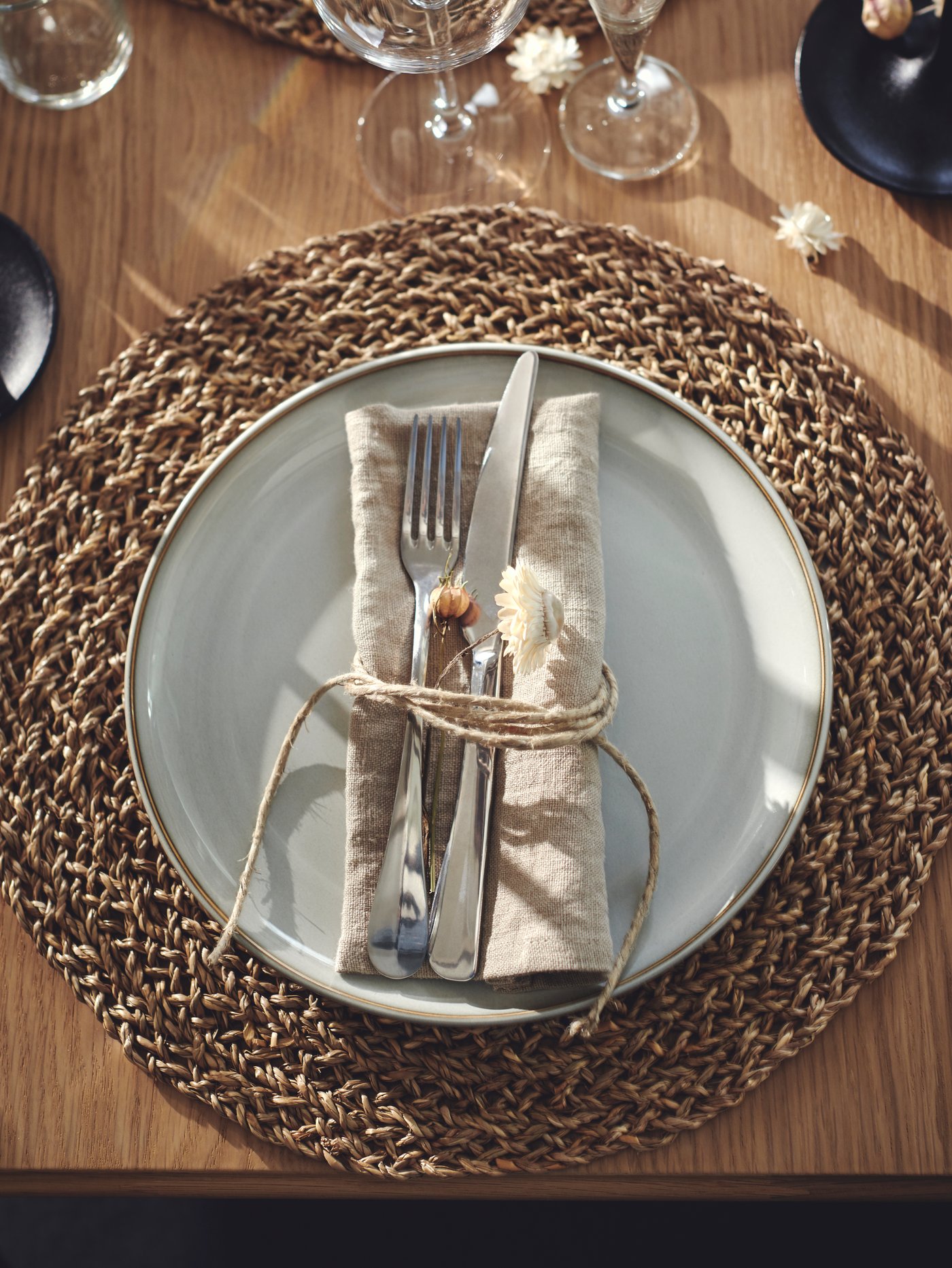 A natural/seagrass IHÅLLIG place mat