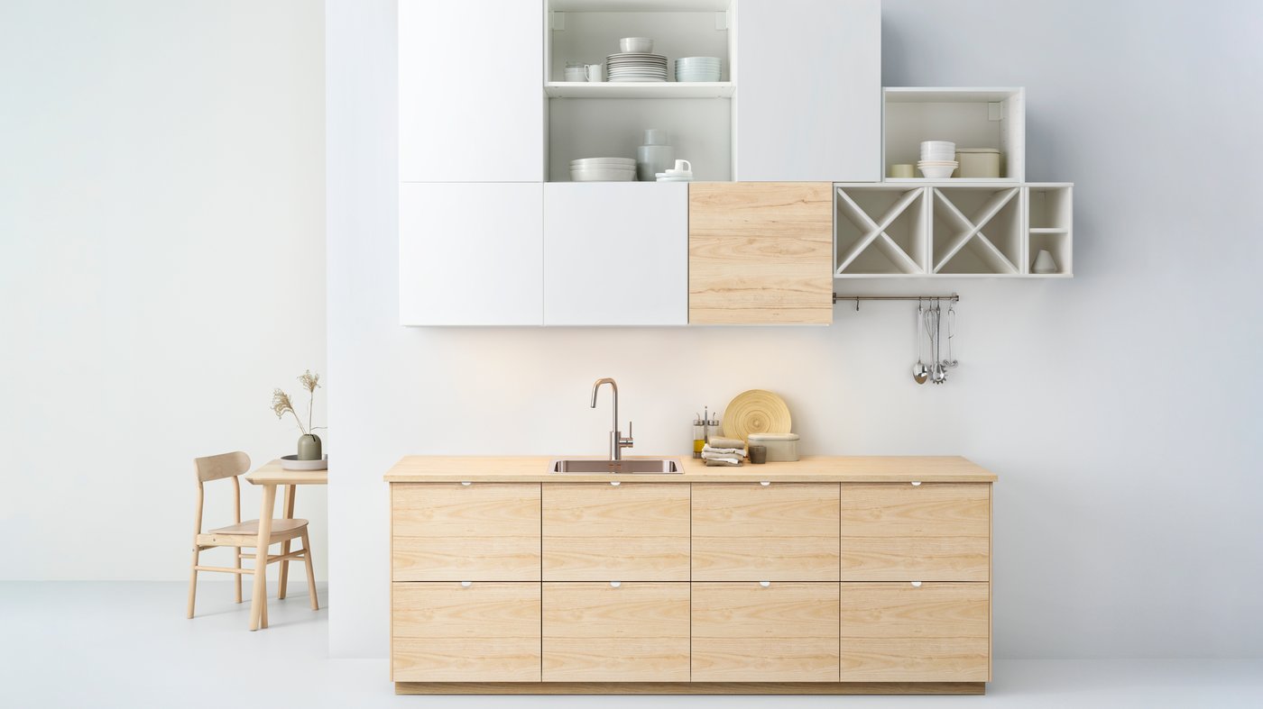 An ash veneer LISABO table
